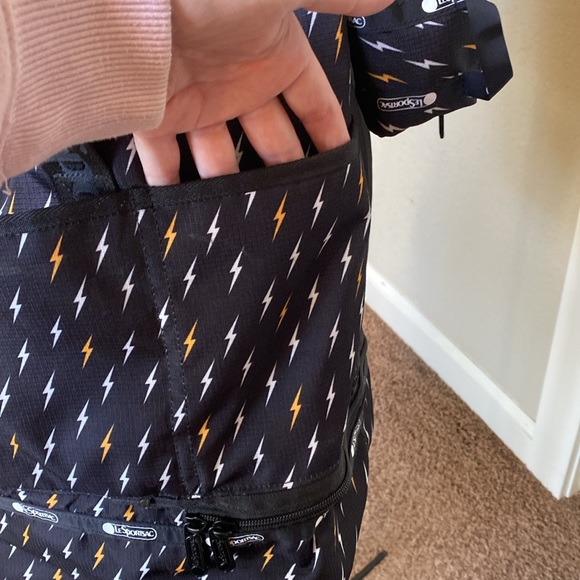 LE SPORTSAC | EUC Dakota medium lighting bolt duffel bag/weekender - Picture 9 of 13